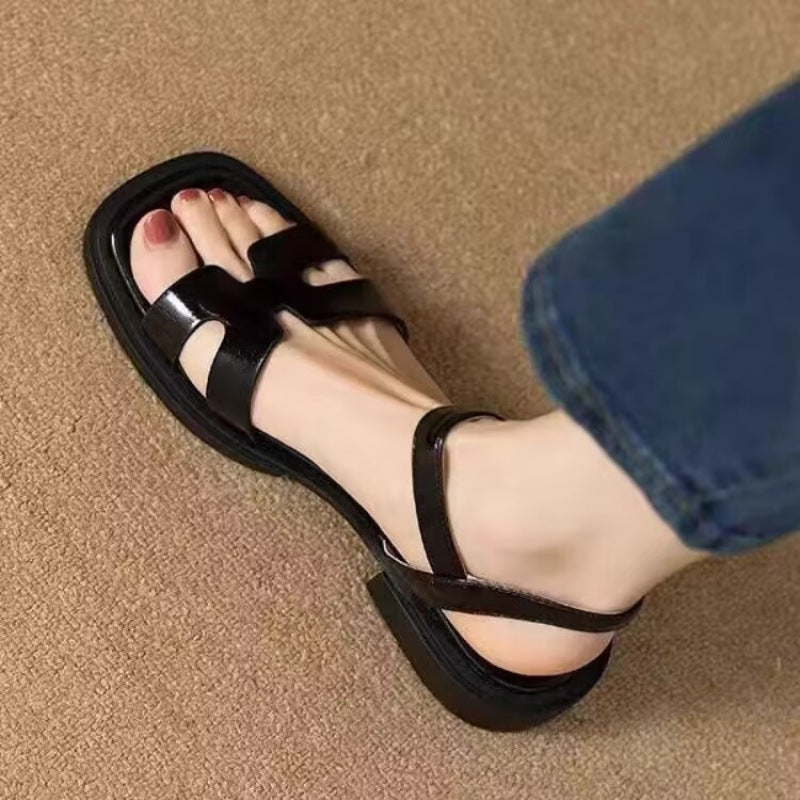 أسود