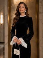 أسود