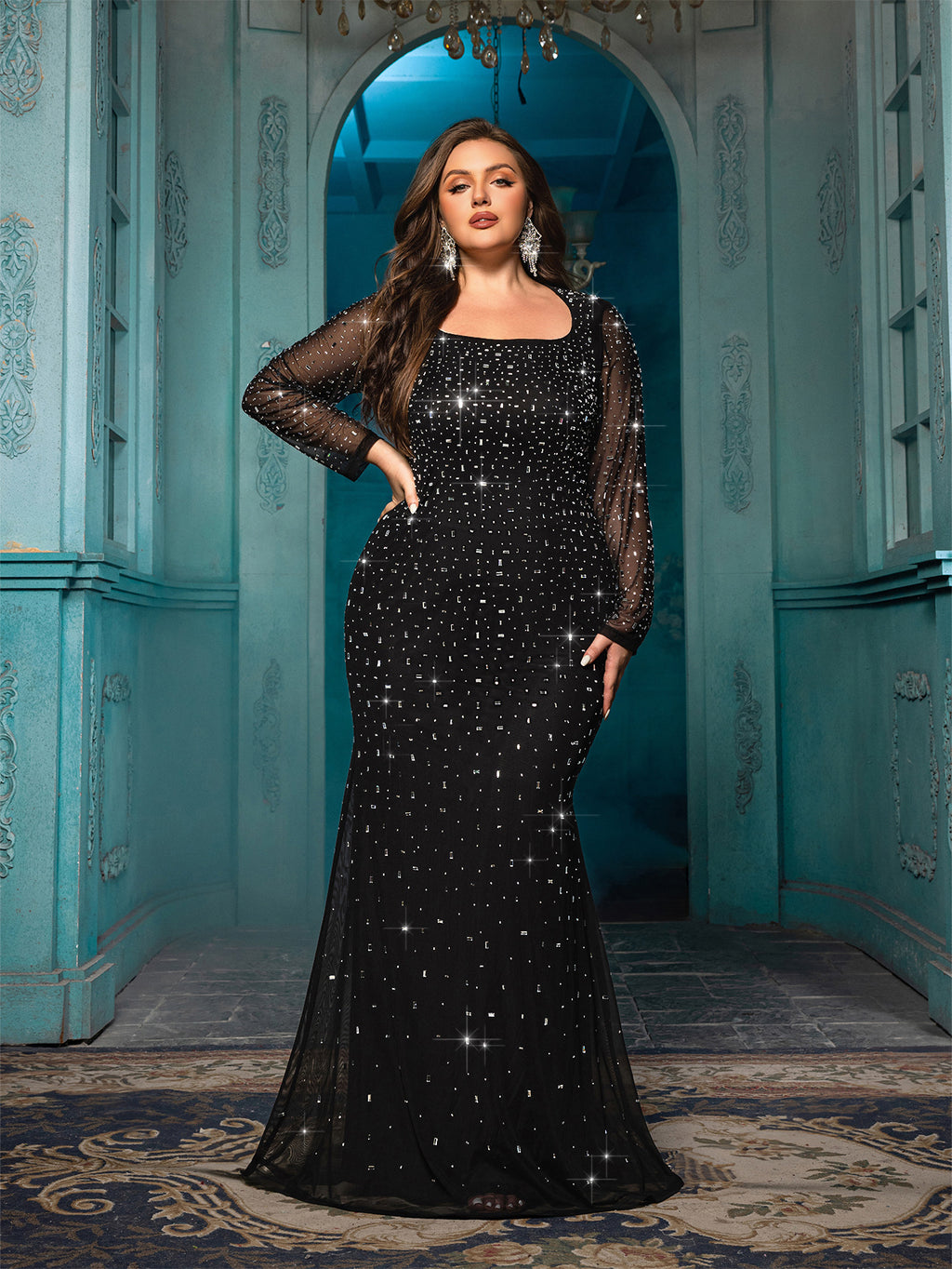 فستان سهرة أسود طويل بقصة مميزة