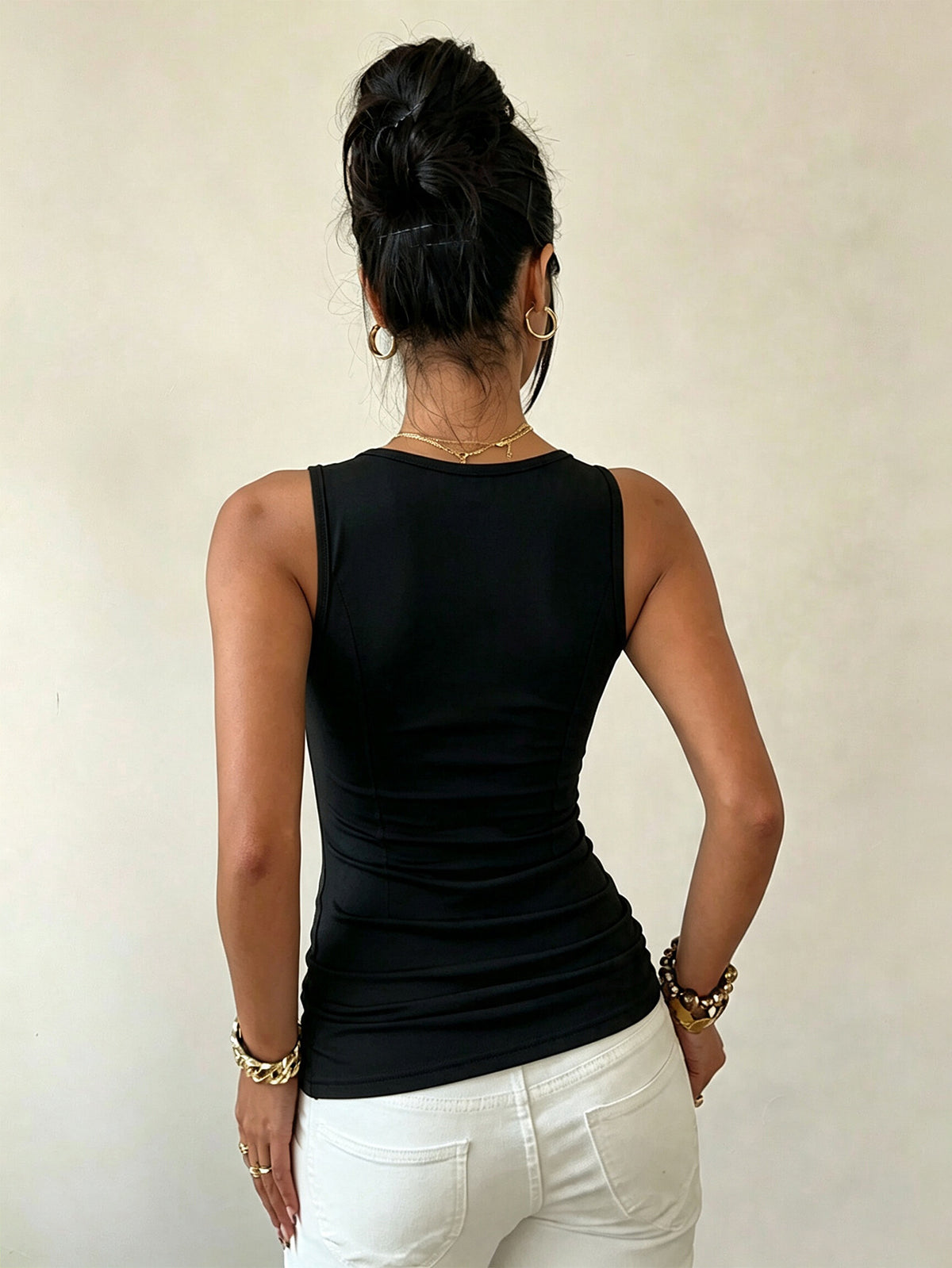 أسود