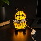 مصباح ليلي ديكوري بتصميم نحلة تقرأ – إضاءة USB من الريزن