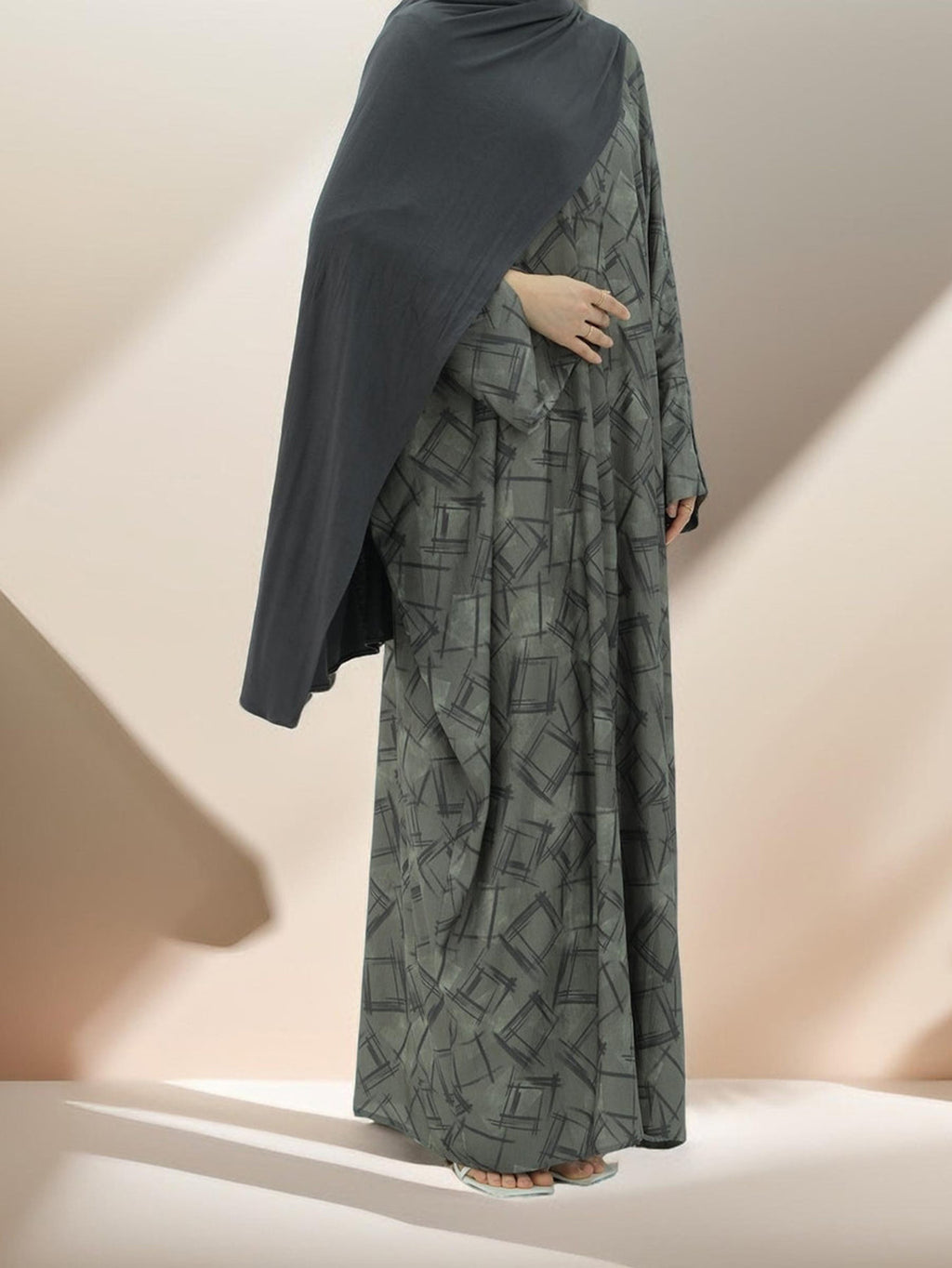 رمادي داكن