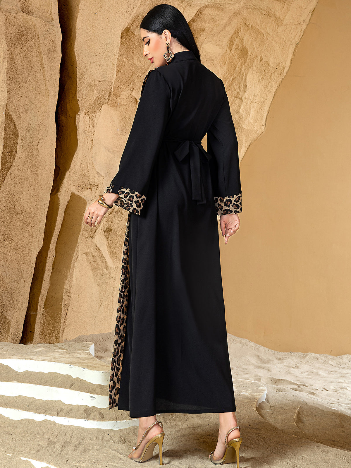 أسود
