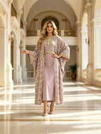 طقم سهرة نسائي من قطعتين كارديجان وروب طويل بتطريزات فاخرة بالخرز والترتر وأكمام خفاش واسعة – لونان
