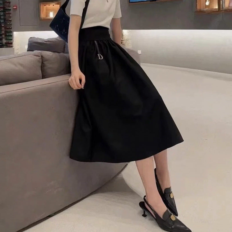 أسود