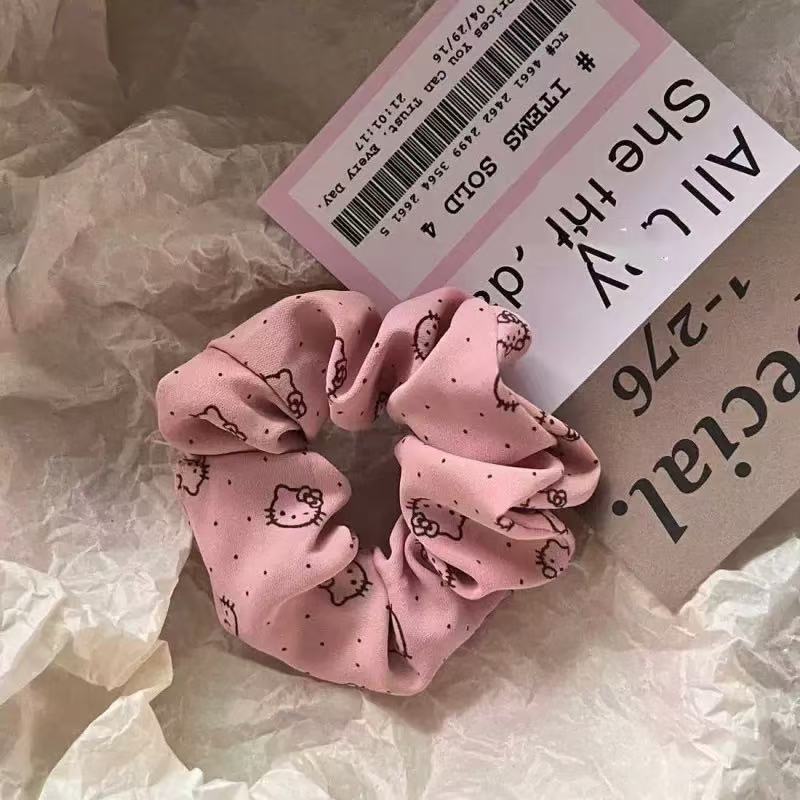 وردية بقطة سوداء