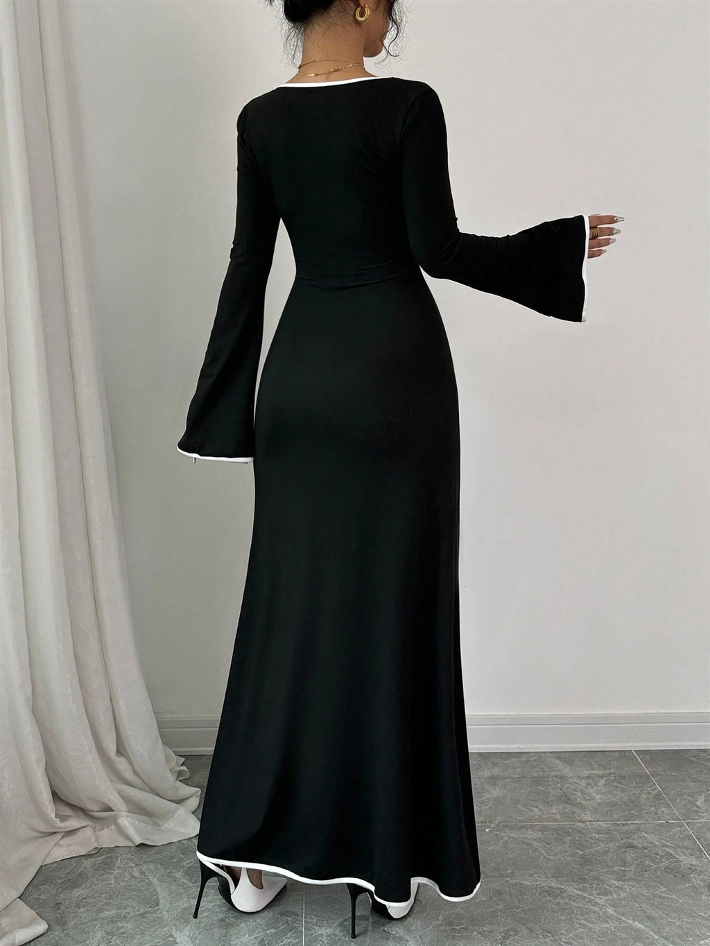 أسود