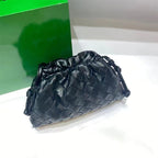 أسود