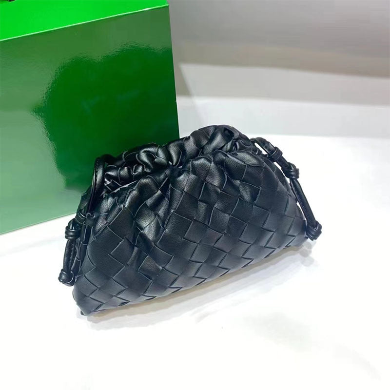 أسود