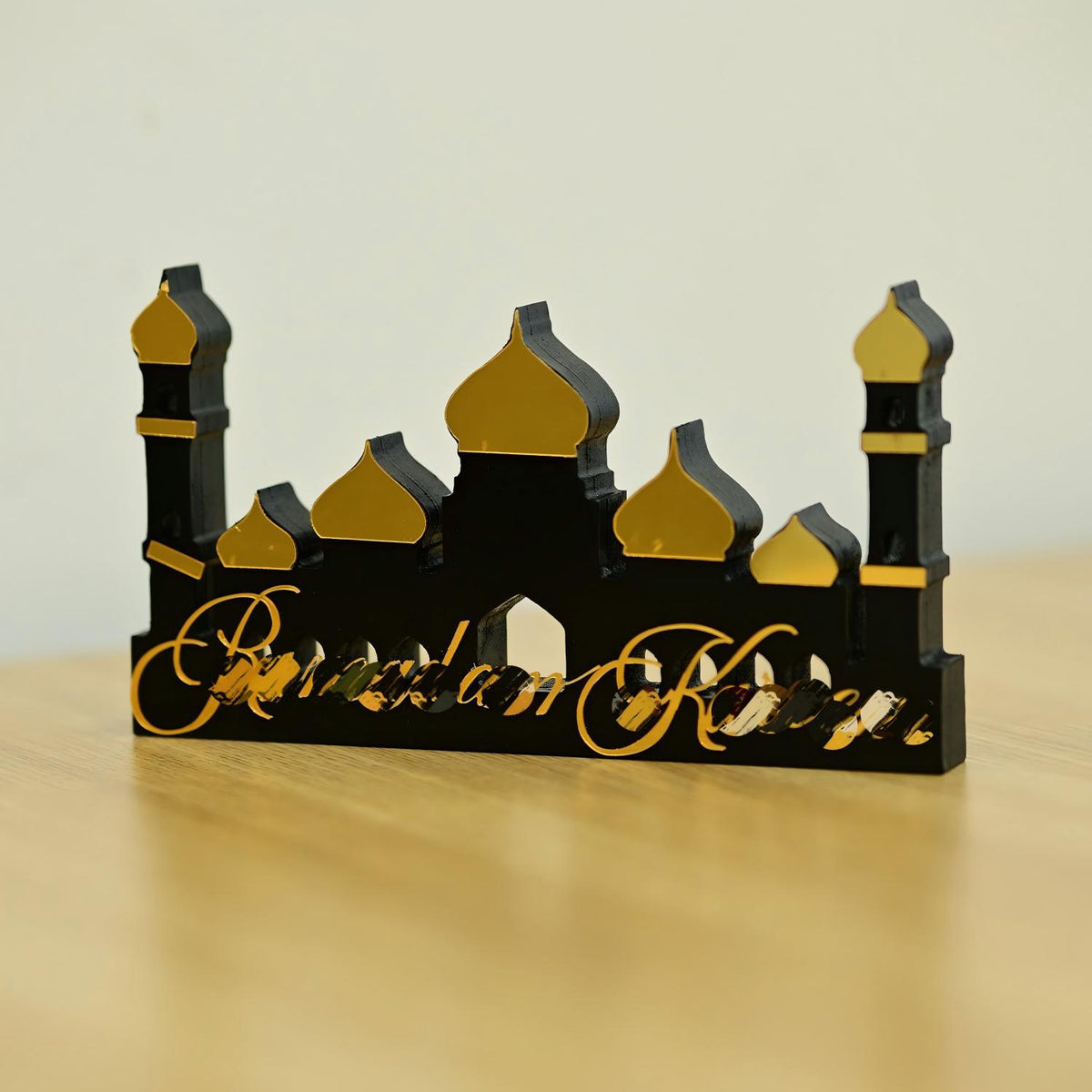 أسود