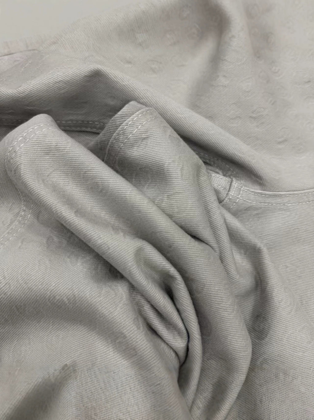 رمادي إسمنتي