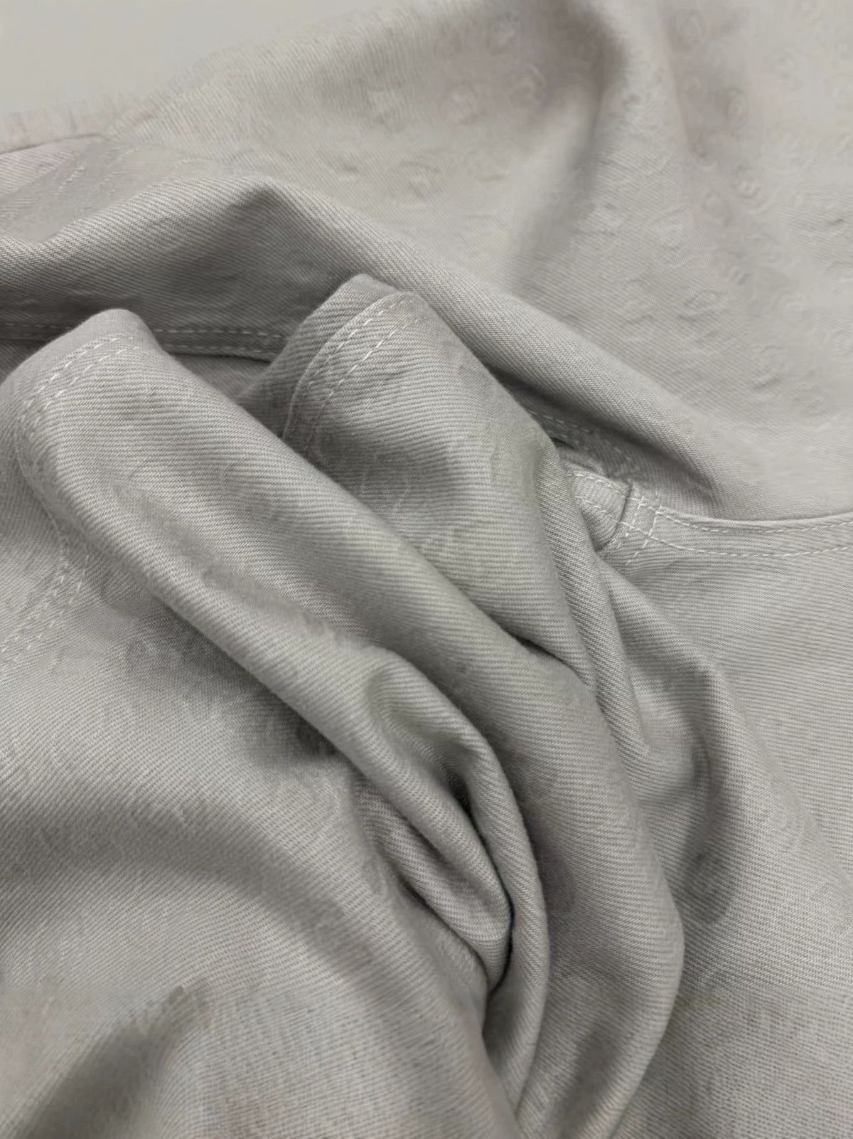 رمادي إسمنتي