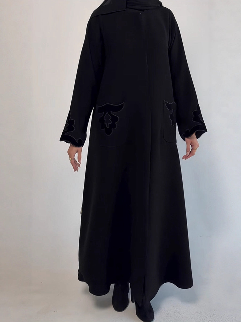 أسود