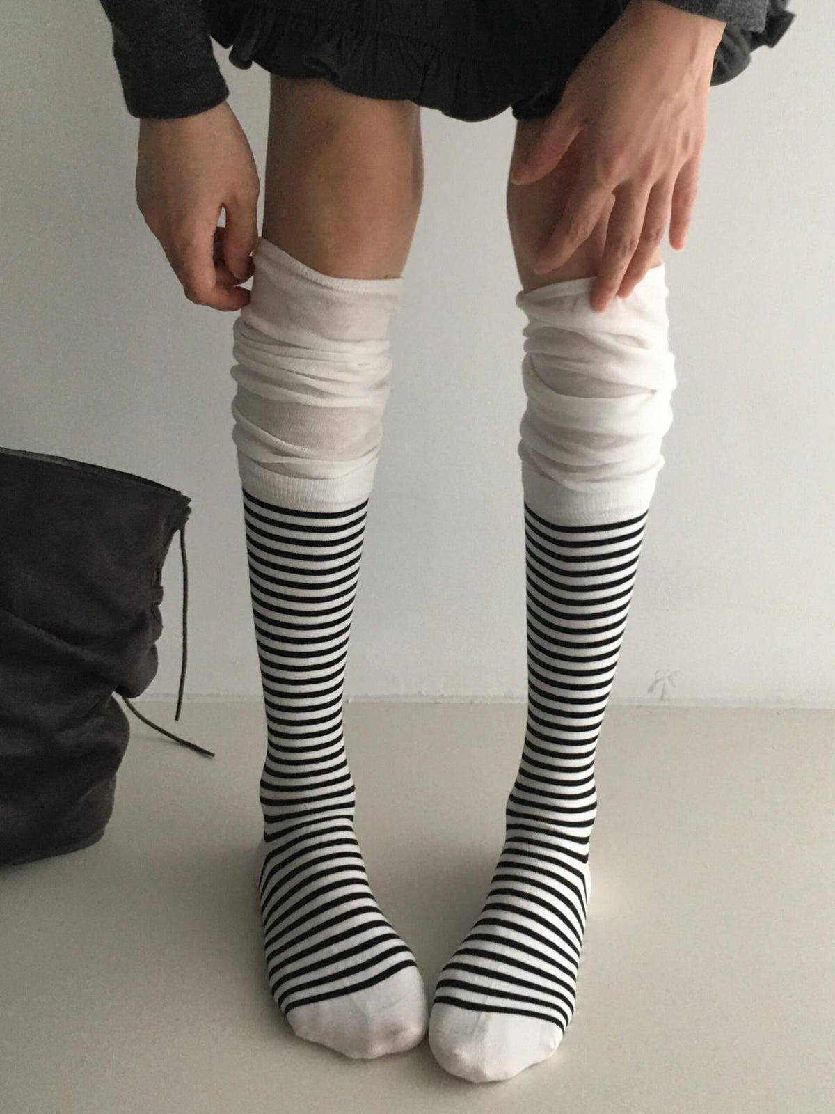 أبيض