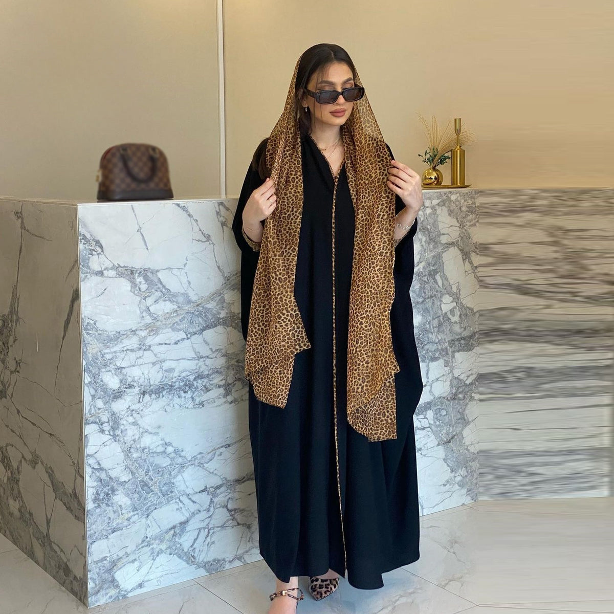 أسود