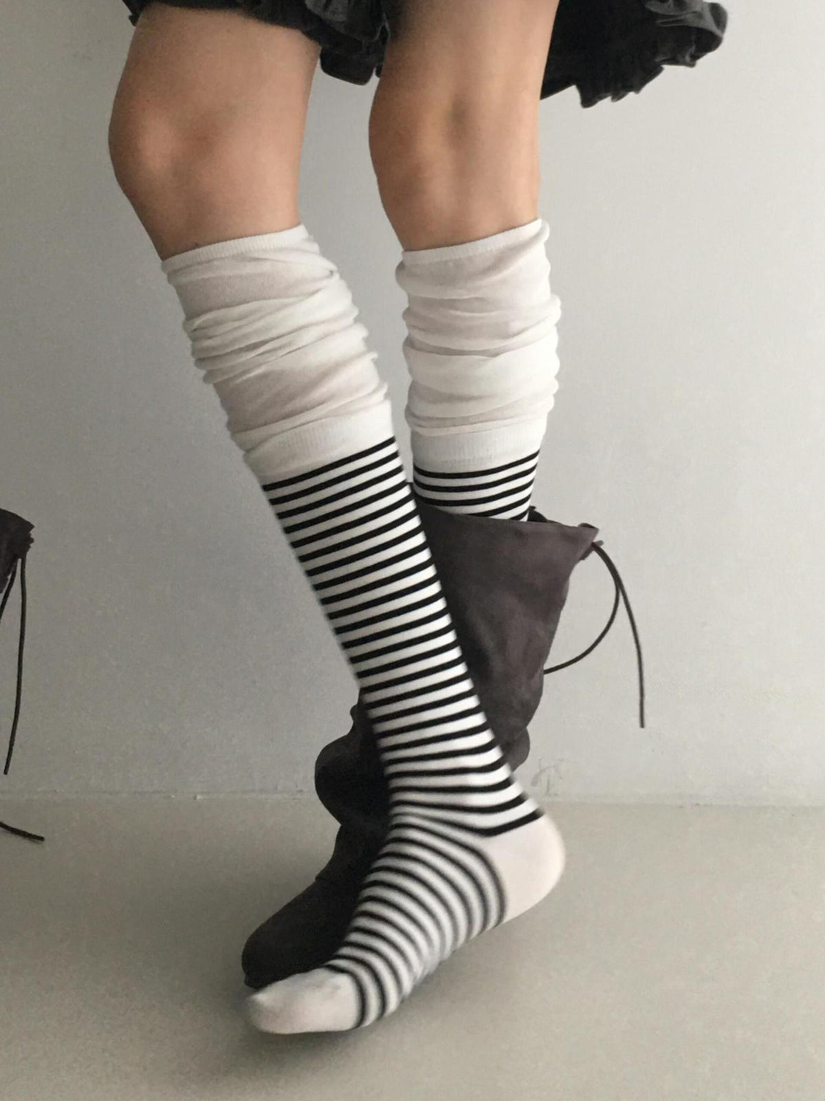 أبيض