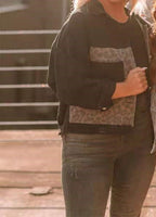 أسود