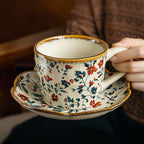 أحمر بتصميم أغصان