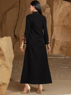أسود
