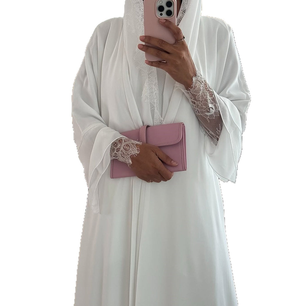 عباية نسائية بيضاء مطرزة مع شيفون ودانتيل وشال