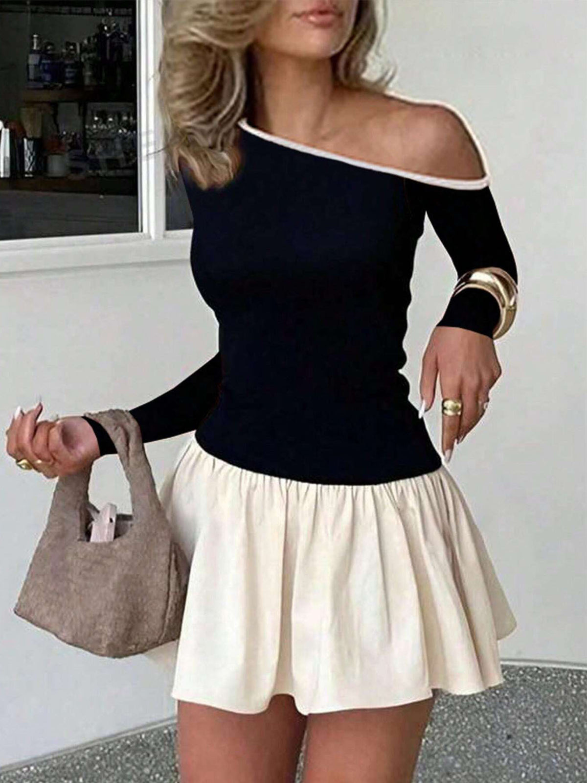 أسود