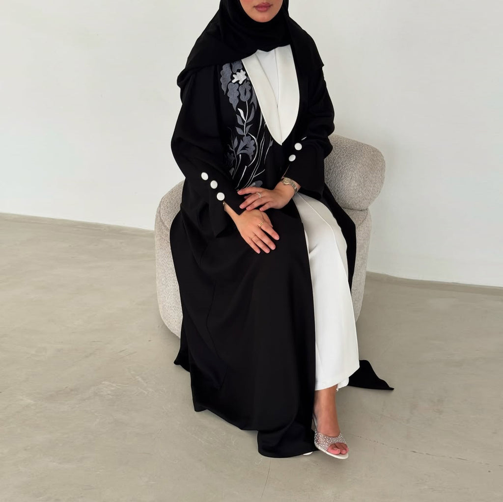أسود