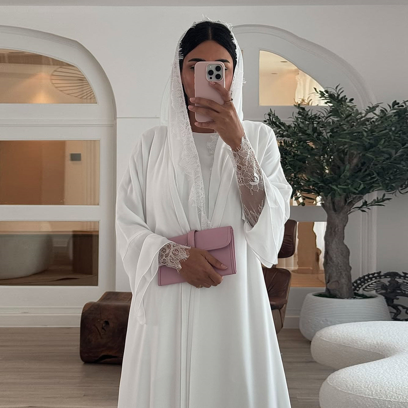 روب شيفون فاخر بتطريز أنيق وحواف دانتيل