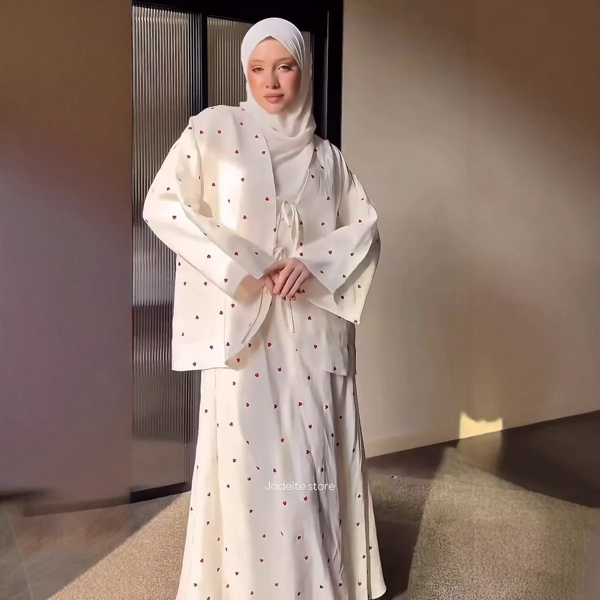 أبيض