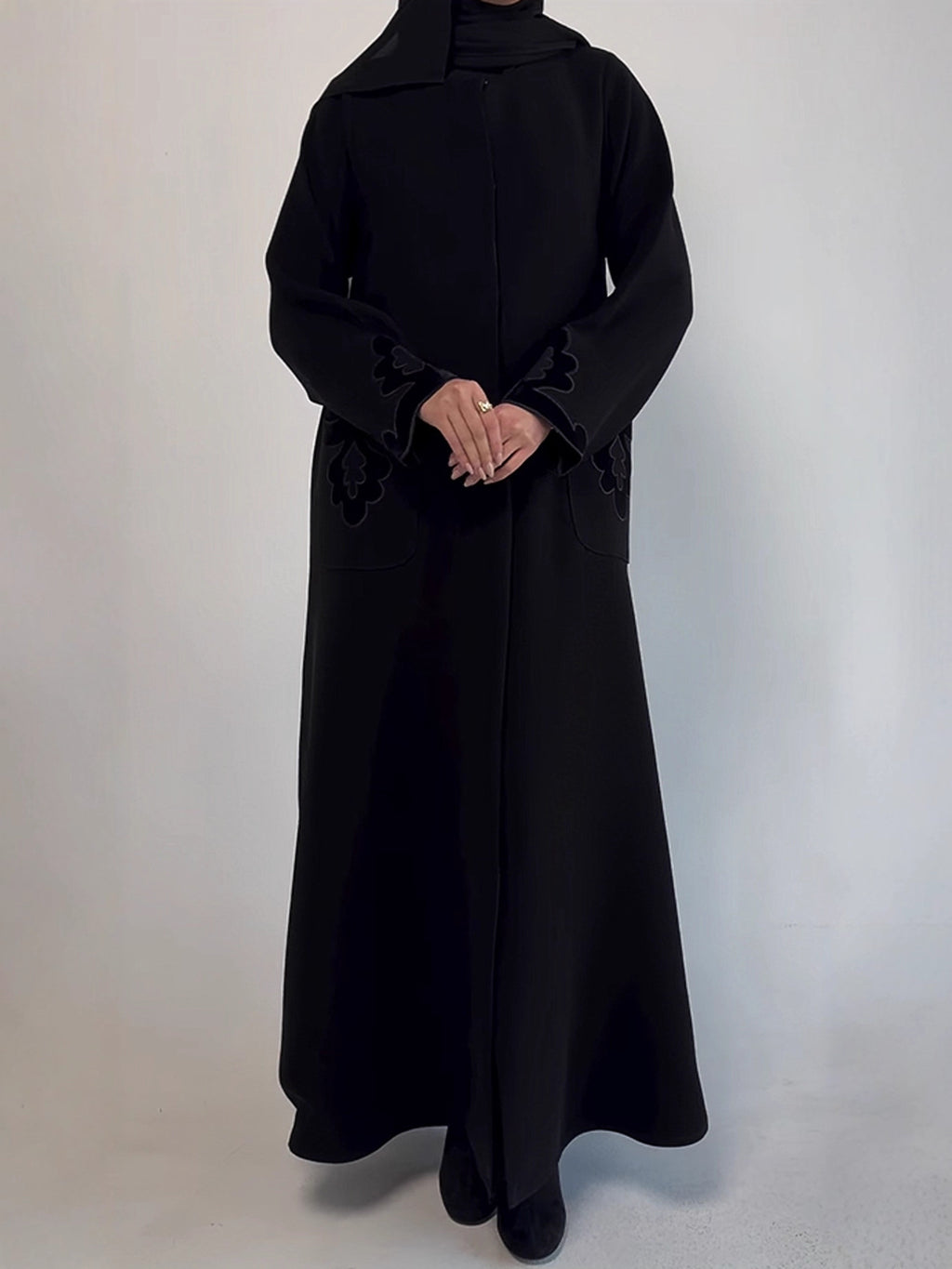 أسود