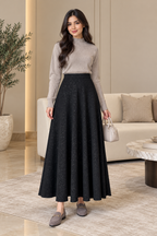 أسود