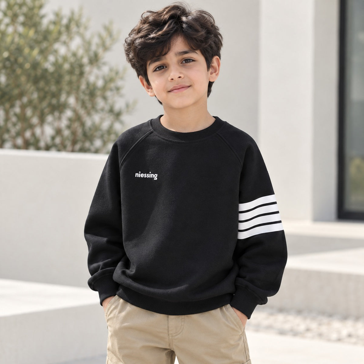 أسود