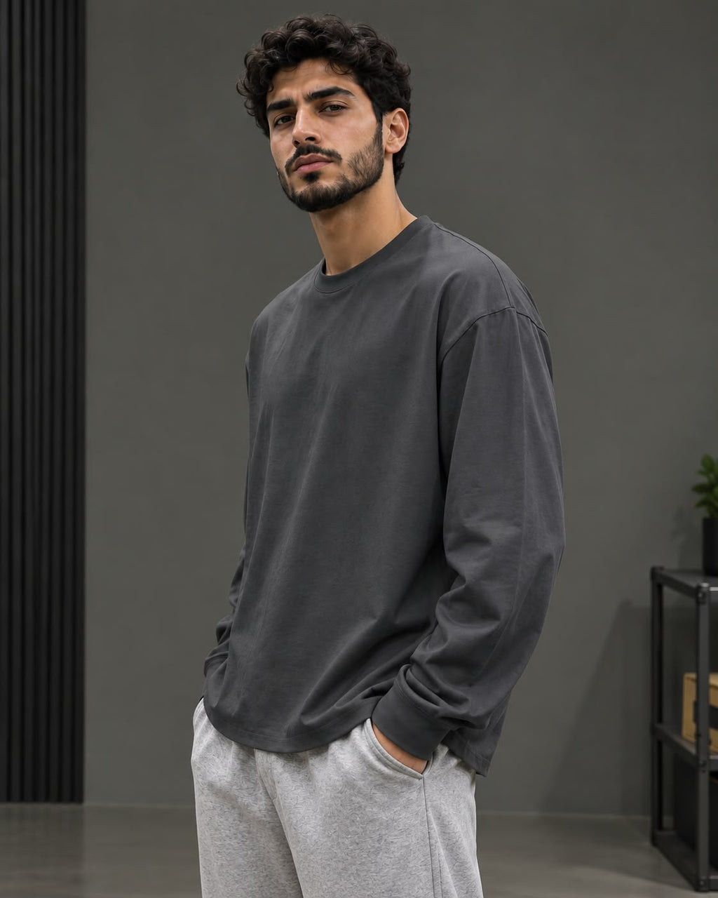 رمادي غامق