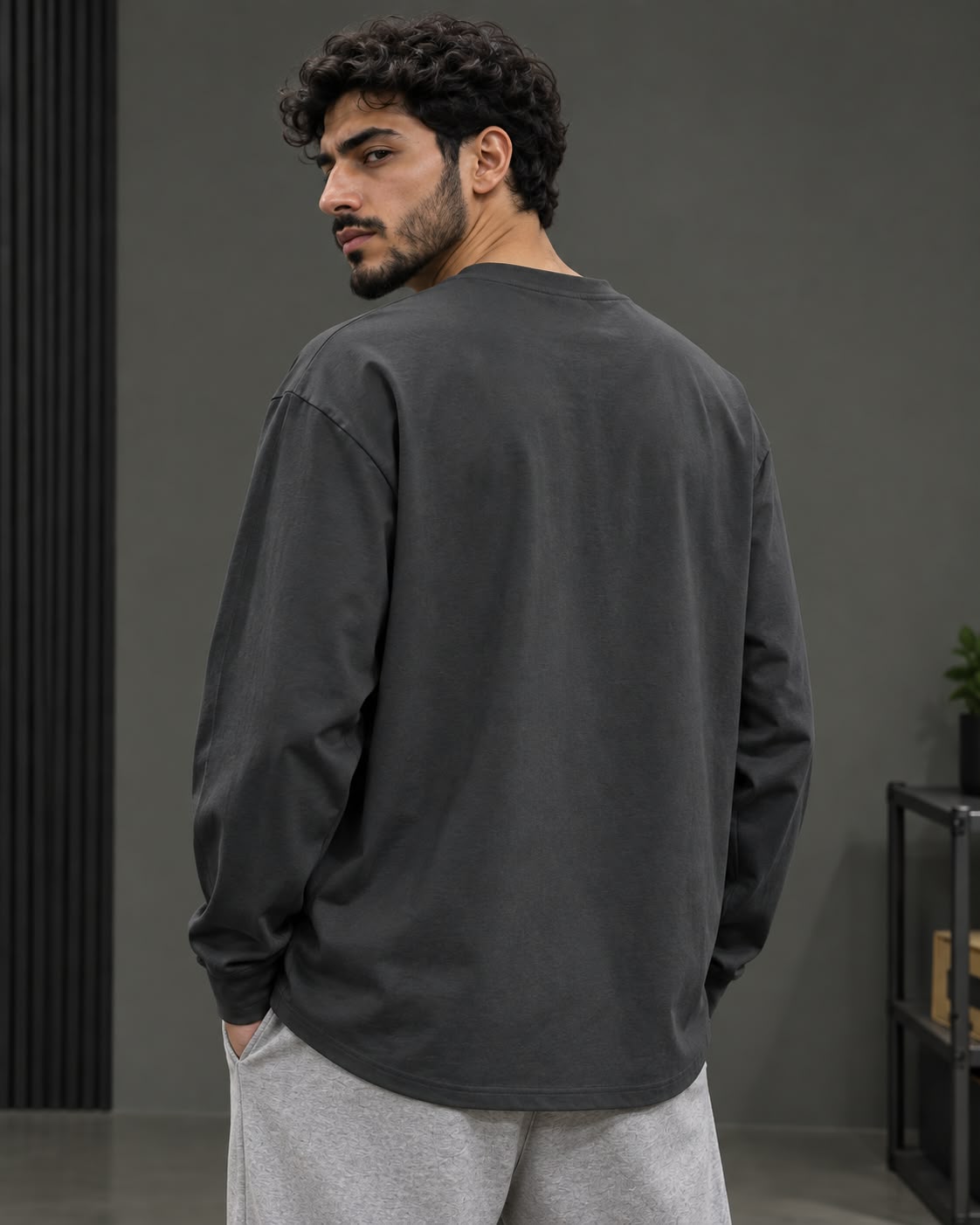 رمادي غامق