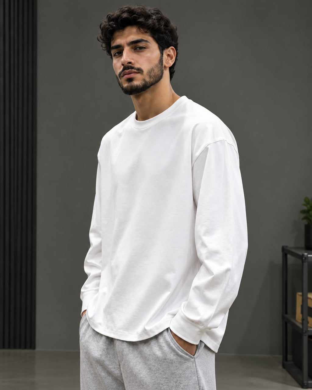 أبيض