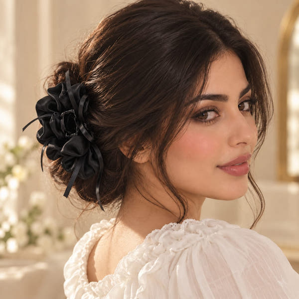 مشبك شعر ساتان مطوي بتصميم أنيق وعصري