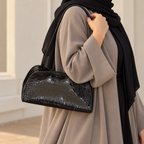 أسود
