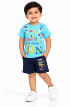 طقم أولادي صيفي قطعتين تيشيرت أزرق فاتح وشورت كحلي