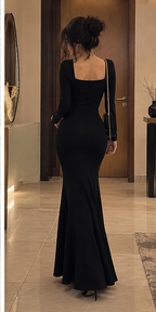 أسود